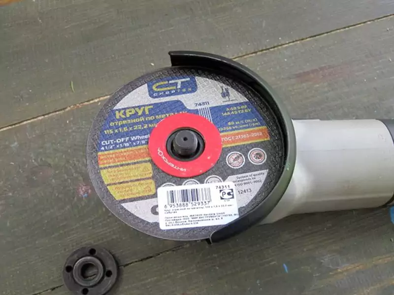 Installing a New Disc on Angle Grinder