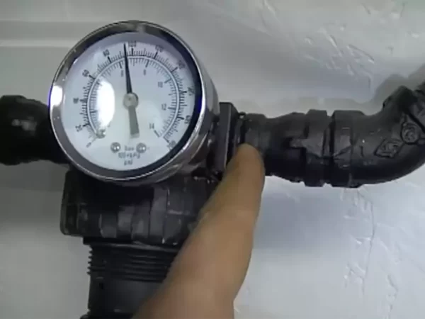 Connect the Pipe to The Pressure Gauge